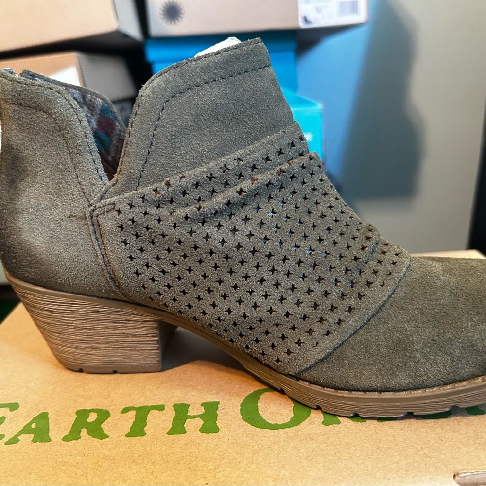 Earth orgins boots